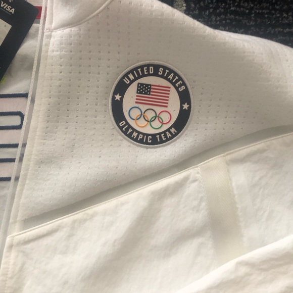 Very Rare USA Nike Team USA Windrunner
Women's Medal Stand Jacket - Picture 4 of 15